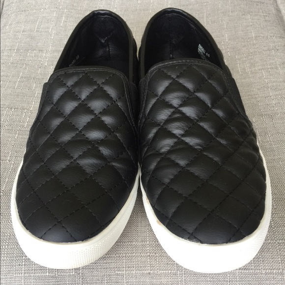 Steve Madden Quilted Leather Slip On Sneaker 6.5 - Picture 3 of 8